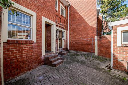 False - Townhouse For Sale in King Williams Town Central, King Williams Town, Eastern Cape - M119116