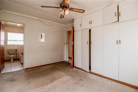 False - Townhouse For Sale in King Williams Town Central, King Williams Town, Eastern Cape - M119116