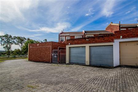False - Townhouse For Sale in King Williams Town Central, King Williams Town, Eastern Cape - M119116