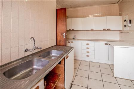 False - Townhouse For Sale in King Williams Town Central, King Williams Town, Eastern Cape - M119116