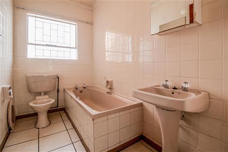 False - Townhouse For Sale in King Williams Town Central, King Williams Town, Eastern Cape - M119116