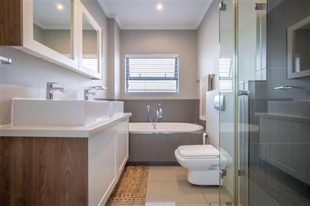 False - House For Sale in Craighall, Johannesburg, Gauteng - M119251