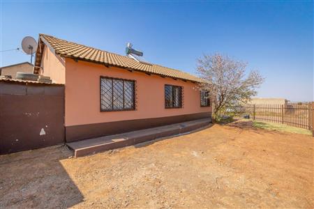 False - House For Sale in Lenasia South, Johannesburg, Gauteng - M119271
