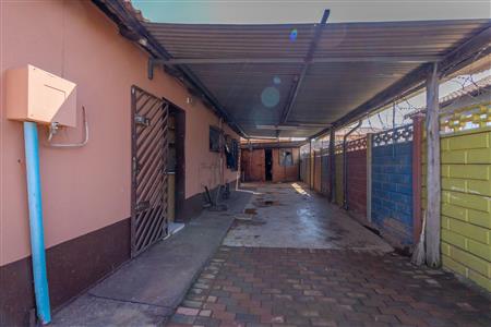 False - House For Sale in Lenasia South, Johannesburg, Gauteng - M119271