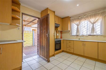 False - House For Sale in Lenasia South, Johannesburg, Gauteng - M119271