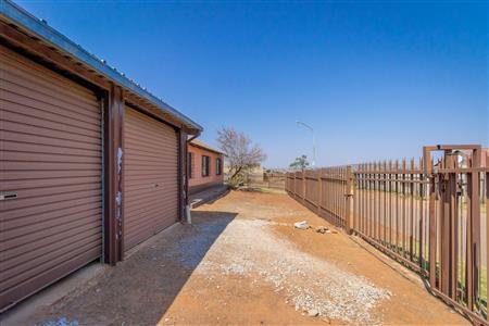 False - House For Sale in Lenasia South, Johannesburg, Gauteng - M119271