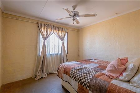 False - House For Sale in Lenasia South, Johannesburg, Gauteng - M119271