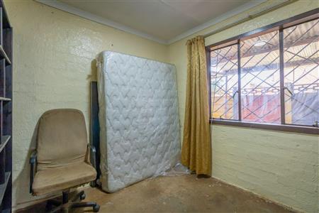 False - House For Sale in Lenasia South, Johannesburg, Gauteng - M119271