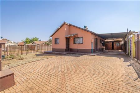 False - House For Sale in Lenasia South, Johannesburg, Gauteng - M119271
