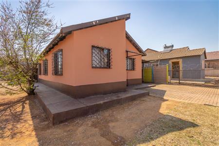 False - House For Sale in Lenasia South, Johannesburg, Gauteng - M119271