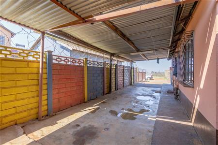 False - House For Sale in Lenasia South, Johannesburg, Gauteng - M119271