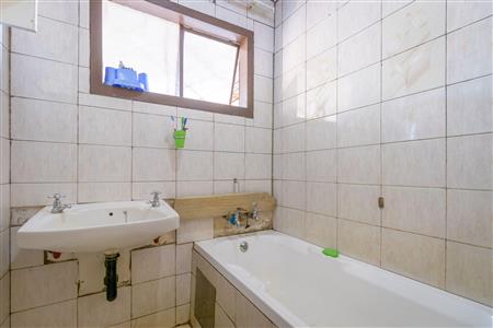 False - House For Sale in Lenasia South, Johannesburg, Gauteng - M119271