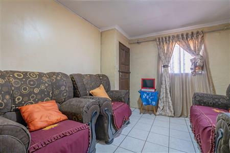 False - House For Sale in Lenasia South, Johannesburg, Gauteng - M119271
