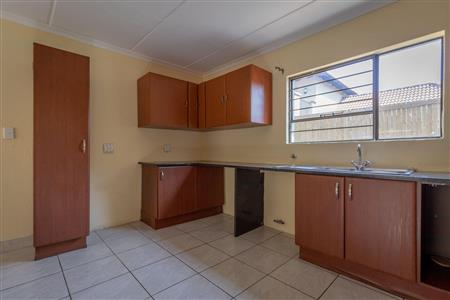 False - House For Sale in Broadacres, Sandton, Gauteng - M119308