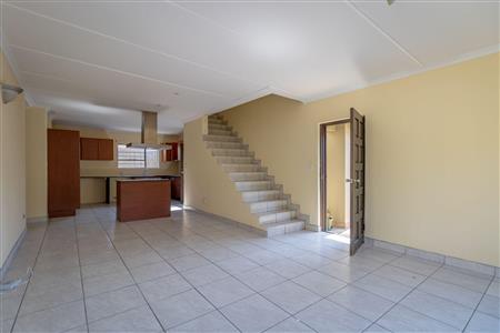 False - House For Sale in Broadacres, Sandton, Gauteng - M119308
