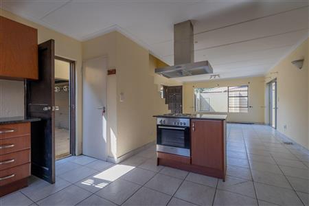 False - House For Sale in Broadacres, Sandton, Gauteng - M119308