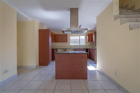 False - House For Sale in Broadacres, Sandton, Gauteng - M119308