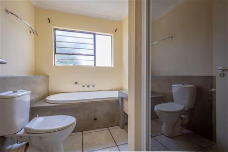 False - House For Sale in Broadacres, Sandton, Gauteng - M119308