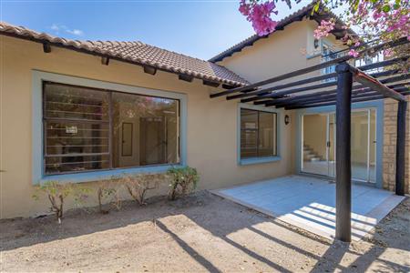 False - House For Sale in Broadacres, Sandton, Gauteng - M119308