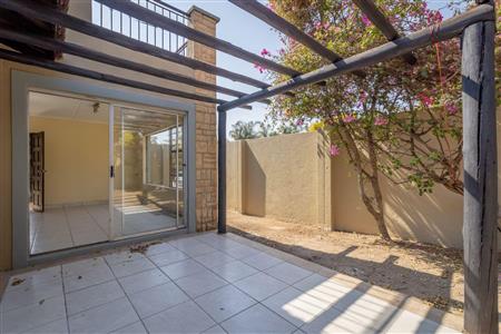 False - House For Sale in Broadacres, Sandton, Gauteng - M119308