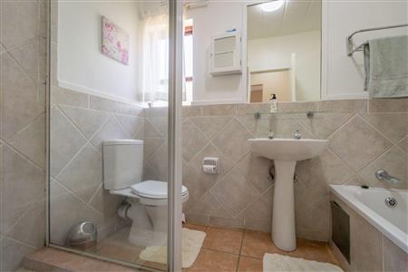 False - Apartment For Sale in Lonehill, Sandton, Gauteng - M119440