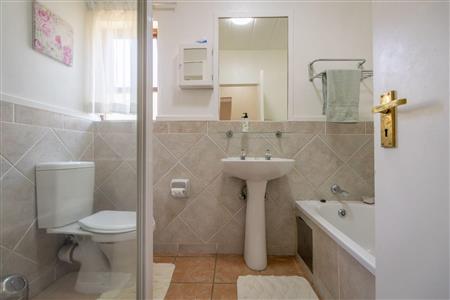 False - Apartment For Sale in Lonehill, Sandton, Gauteng - M119440