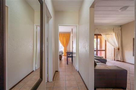 False - Apartment For Sale in Lonehill, Sandton, Gauteng - M119440
