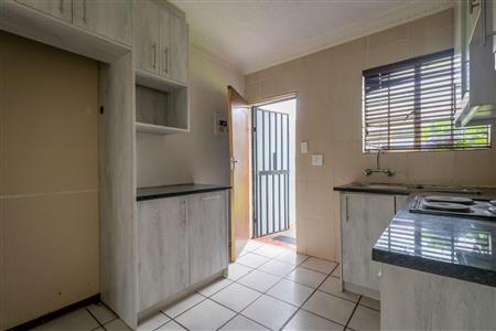 False - Townhouse For Sale in Roodepoort West, Roodepoort, Gauteng - M119682