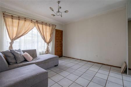 False - Townhouse For Sale in Roodepoort West, Roodepoort, Gauteng - M119682