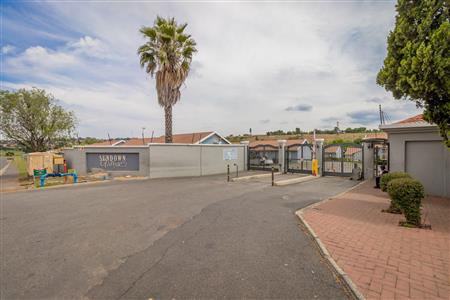 False - Townhouse For Sale in Roodepoort West, Roodepoort, Gauteng - M119682