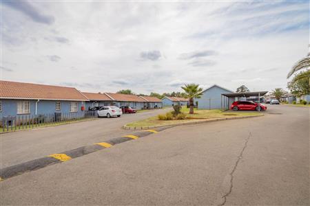 False - Townhouse For Sale in Roodepoort West, Roodepoort, Gauteng - M119682