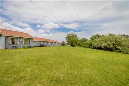 False - Townhouse For Sale in Roodepoort West, Roodepoort, Gauteng - M119682