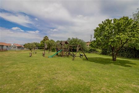 False - Townhouse For Sale in Roodepoort West, Roodepoort, Gauteng - M119682