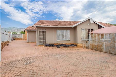 False - House For Sale in Tlhabane West, Rustenburg, North West - M119750