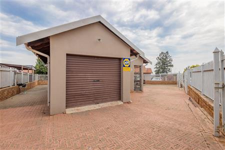 False - House For Sale in Tlhabane West, Rustenburg, North West - M119750