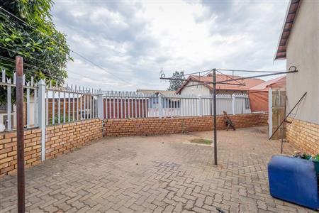 False - House For Sale in Tlhabane West, Rustenburg, North West - M119750