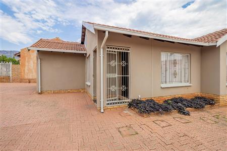 False - House For Sale in Tlhabane West, Rustenburg, North West - M119750