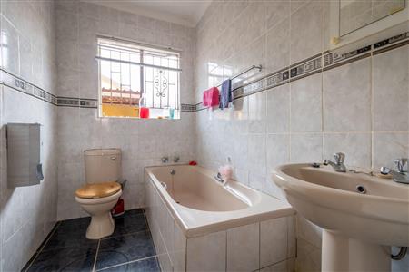 False - House For Sale in Tlhabane West, Rustenburg, North West - M119750