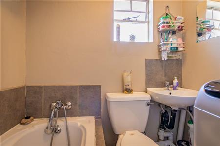 False - Apartment For Sale in Fleurhof, Roodepoort, Gauteng - M119152
