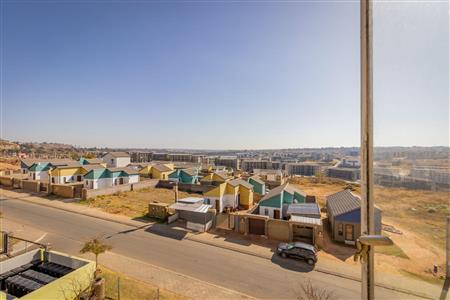 False - Apartment For Sale in Fleurhof, Roodepoort, Gauteng - M119152