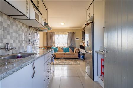 False - Apartment For Sale in Fleurhof, Roodepoort, Gauteng - M119152