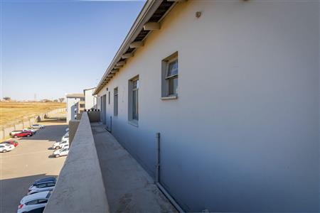 False - Apartment For Sale in Fleurhof, Roodepoort, Gauteng - M119152