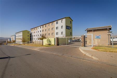 False - Apartment For Sale in Fleurhof, Roodepoort, Gauteng - M119152