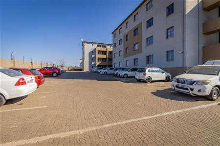 False - Apartment For Sale in Fleurhof, Roodepoort, Gauteng - M119152