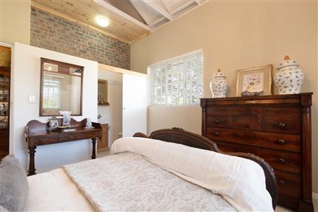 False - House For Sale in Sir Lowrys Pass, Somerset West, Western Cape - M120000
