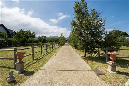 False - House For Sale in Sir Lowrys Pass, Somerset West, Western Cape - M120000