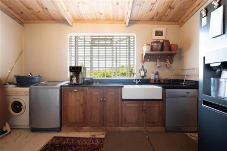 False - House For Sale in Sir Lowrys Pass, Somerset West, Western Cape - M120000