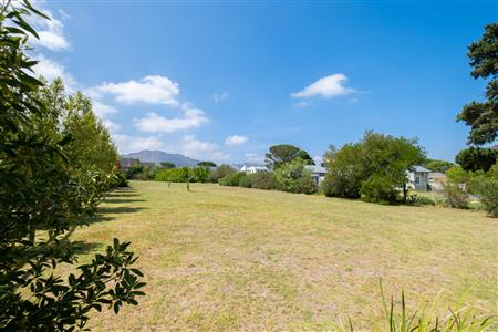 False - House For Sale in Sir Lowrys Pass, Somerset West, Western Cape - M120000