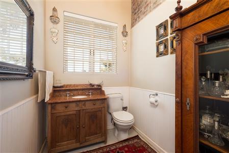 False - House For Sale in Sir Lowrys Pass, Somerset West, Western Cape - M120000