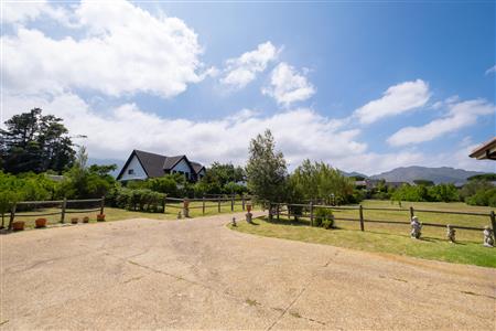 False - House For Sale in Sir Lowrys Pass, Somerset West, Western Cape - M120000